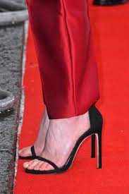 Rosamund Pike's Feet << wikiFeet