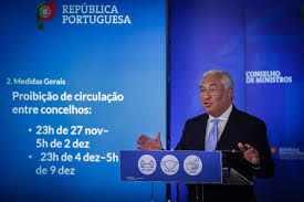 Nos concelhos de risco elevado (com 240 a 480 casos), as medidas que vigoram são proibição de circulação na via pública entre as 23h00 e as 05h00 nos dias de semana, com várias exceções Covid 19 Circulacao Proibida Entre Concelhos De 27 De Novembro E 2 De Dezembro E 4 E 9 De Dezembro