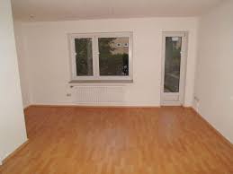 Ein großes zentrales zimmer mit balkon nach südwesten zum garten, zwei einzelne zimmer, sowie zwei halbe zimmer, flur, kleine küche mit spüle und herd, vollbad, separates wc. 1 Zimmer Wohnung Zu Vermieten Honsbergenstrasse 4 22117 Hamburg Billstedt Mapio Net