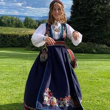 Princess ingrid alexandra tries on the special bunad she got as a gift from king harald and queen… Prinzessin Ingrid Alexandra Von Norwegen Sie Wurde Positiv Auf Corona Getestet Gala De
