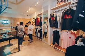 Are you looking for good bargains on branded apparel? Major Drop Opens Its Third Outlet In Mid Valley Megamall
