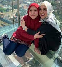 Lawak datuk siti nurhaliza kenakan rozi sang dewi. Selamanya Menjadi Kak Ipar Siti Kak Rozi Pa Tokti Rupanya Sudah 2 Tahun Bercerai Dengan Ayie My Cms