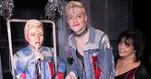 'everybody's talking about jamie' is a burst of joy in the heart of the west end. Everybody S Talking About Jamie First Year Anniversary In Pictures Whatsonstage