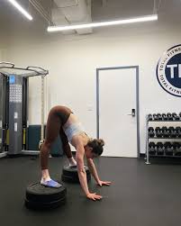 Handstands felt some kind of way this morning. 🤔, Still don’t have a very  long freestanding balance (and yes, I can clearly see flaws in my alignment  when I’m upside down—I know working