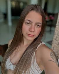 Bianca Esteves (@biancaesteves__) • Instagram photos and videos