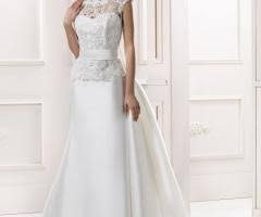 Magazzinid'amico, storico multibrand a palermo, presente nel mercato da oltre trent'anni, propone alle clienti una collezione di modelli in esclusiva selezionati dalle migliori case produttrici italiane ed estere. Abito Da Sposa Magazzini D Amico Abiti Da Sposa Foto 1