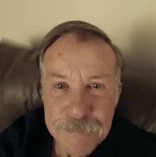 What causes a Cummins Onan 5500 generator to start and shut off with fault  codes 31 and 41?