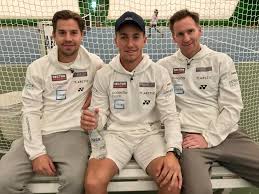 Jeg ser på casper ruud sin kamp mot roger federer akkurat nå (jeg bryr meg altfor mye om norske idrettsutøvere) og publikum skriker «kom igjen casper!» eller «norge!» (på norsk) hele tida… Facebook