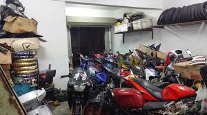 Beliau berpengalaman luas membaiki kenderaan seperti keluaran perodua, proton, hyundai, kia, toyota, honda, nissan dan kenderaan keluar jepun yang lain. Bengkel Motor Semenyih Ezrmotor