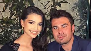 Adrian Mutu și-a cunoscut actuala soție pe vremea când ea era o  adolescentă, iar el era căsătorit. „Aveam 30 de ani pe vremea aia”