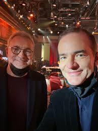 Franck ferrand nous plonge aujourd'hui au cœur d'une des civilisations les plus fascinantes de franck ferrand nous fait revivre aujourd'hui l'assassinat de raspoutine. Franck Ferrand On Twitter Ce Soir Chez Laurent Ruquier A Partir De 23h15 Sur France 2 Dans On Est Presque En Direct Enregistre Juste Avant L Attentat De Lyon Https T Co 0x8cgnw7dv
