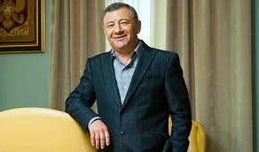 Аркадий ротенберг дал главному редактору mash максиму иксанову трёхминутное интервью, в котором назвал себя бенефициаром «дворца путина» на мысе идокопас. Arkadij Rotenberg Rasskazal O Druzhbe S Putinym Forbes Ru