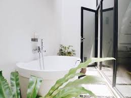 The nearby apostle islands national lakeshore offers many opportunities for outdoor recreation, such as sailing, kayaking, camping, scuba diving, and hiking. 16 Fancy Hotel Bathtubs In Singapore