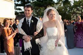 According to the baker from la tulipe desserts , the cake consisted of nine tiers and weighed approximately 500 pounds all said and told, and stood four feet tall. Chelsea Clinton S Wedding Photo Album