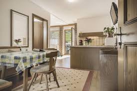Hannig is 2.3 miles from the venue, while drehrestaurant allalin is about 1.6 miles away. Haus Alpenrose Online Buchen In Ramsau