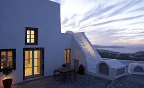 Une Maison Blanche A Santorin Planete Deco A Homes World Maison Grecque Maison Maison De Vacances