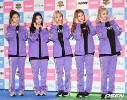 Same goes with yoohyeon and sunmi.sunmi is yoohyeon's sunbae and 5 years older than her, so i don't know whether to count them as buddies. Itzy Pics Auf Twitter Itzy S First Isac They Must Be So Excited
