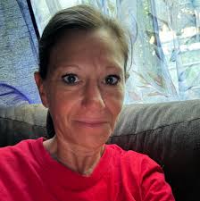 Who sells full set of eye lashes?