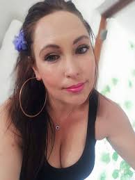 Katy Perry and her team were seen helping a girl who passed out