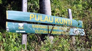 Ciletuh palabuhanratu geopark offers natural and cultural attractions that can be explored in geological diversity, biological . Menyingkap Cerita Tawa Kuntilanak Di Geopark Ciletuh