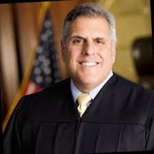 Ariel Revah's Instagram, Twitter & Facebook