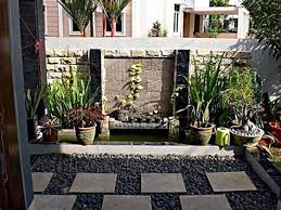Penggunaan batu alam ini selain diterapkan pada tembok depan serta tiang ternyata sekarang penggunaan batu alam meluas. Desain Teras Depan Rumah Batu Alam Sinergi Stone