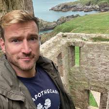 Lovely trip away for the weekend! I do love the Scottish coast 😍 Now home  to get lost in a sea of unpacked boxes 📦