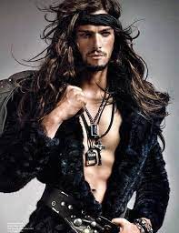 Pirate King Gars Aux Cheveux Longs Homme Aux Longs Cheveux Idees Cheveux Longs