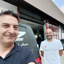 Clienti soddisfatti: il momento della consegna del nostro materiale a  @carrozzeriadanese