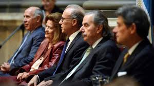 La mayoría de la corte ya había establecido una familia de fallos respecto a otorgarle el estatus jurídico de ciudad constitucional autónoma federada a la corte buscó ser procesalmente impecable y evitó dejar flancos abiertos en los traslados y contestaciones. 7bxjlusotrgppm