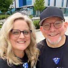 Am I supposed to feel tightness in my chest when asking Face App to age my  pics? 🤷🏽‍♀️😳😱😂 #AgeChallenge