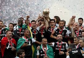 Türkiye futbol ligi, 1959 yılında oynanmaya başladı fakat bu tarihten önce beşiktaş'ın elde etmiş olduğu ve zaman zaman gündeme gelen 2 şampiyonluk resmi olarak geçerli sayılıyor. Besiktas Sampiyonluk Kupasini Aldi Sayfa 1 Besiktas 15 Mayis 2021 Cumartesi