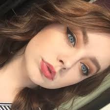 Laurie Binney's Instagram, Twitter & Facebook