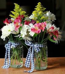 Garden Flowers In Mason Jars I Ve Done This Since The 90s Friends Used To Make Fun Of M Mason Jar Flower Arrangements Mason Jar Flowers Flower Arrangements