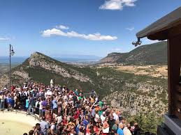 Osa volare e lasciati accarezzare da una folata di vento e dal sibilo della carrucola che scivola sul cavo d'acciaio e vivi di giorno e di notte un'emozione. Cilento In Volo Trentinara Inaugura Un Emozione Lunga 1500 Metri