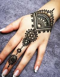 Henna sendiri terbuat dari bahan alami yang aman digunakan untuk melukis di tangan, karena bersifat tidak permanen. 100 Henna Hand Creative Ideas For Android Apk Download