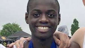 How many texts? Easton coach Tony Lattimore dutifully keeping track of his  team