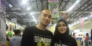 Umur 47 tahun) adalah aktor indonesia. Pengalaman Batin Istri Gary Iskak Sejak Berhijab Masya Allah Dream Co Id