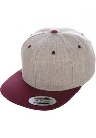 Complete with a wide flat brim and an adjustable snap strap in the back, snapbacks are constructed from six strong panels to prevent your snapback from losing its shape. Snapback Cap Flexfit Caps In Heathergrey Maroon Fur Herren Titus
