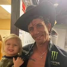 JB Mauney's toughness after sustaining facial lacerations in a wreck