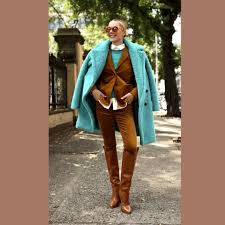 TENDÊNCIAS DE MODA E ESTILO | A cor do ano já chegou conquistando! Inspirada no aconchego do café e do chocolate, Mocha Mousse (17-1230) traz elegância sutil e um toque... | Instagram
