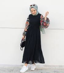 Maybe you would like to learn more about one of these? 8 Inspirasi Gaya Hijab Modis Dan Baju Muslim Simpel Tetapi Tetap Sopan Womantalk