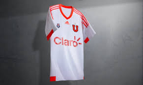 Una pasión romántica que trasciende distancias y resultados. Camiseta Suplente Adidas De La Universidad De Chile 2015 16