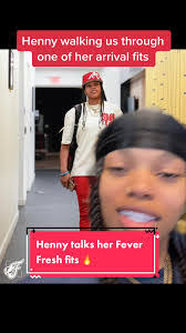 Sammi Henderson's Instagram, Twitter & Facebook