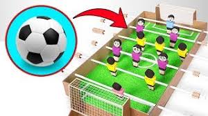 Die bastelvorlage fussball zum ausdrucken und selbst basteln. Fussball Fur Zuhause Mit Einem Selbstgemachten Tischkicker Aus Pappe Youtube