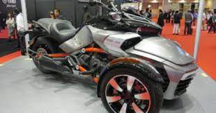 普通自動車免許で乗れる1300ccエンジン ド迫力フォルムの逆トライク can am spyder 自動車 トライクバイク トラ