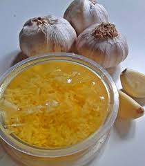 Kecilkan api, lalu lanjutkan memasak selama 5 menit atau sampai bawang bombay menjadi agak kuning. 4 Cara Membuat Minyak Bawang Untuk Akali Harga Bawang Putih Yang Mahal Kurio