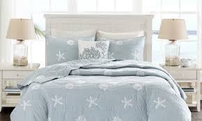 Find the perfect style for your bedroom that speaks to your personal taste and aesthetic. Top 11 Bedroom Furniture And Decor Styles Overstock Com