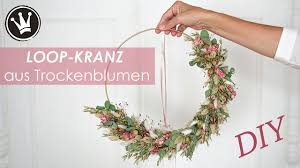Mit einem durchmesser, mit dem dir der. Diy Blumenkranz Selber Machen Wanddeko Hochzeitsdeko Hula Hoop Reifen Kunstblume Eucalytus Youtube