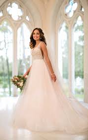 Hochzeitskleider kauft man nicht alle hochwertige stoffe, die mit feinen stickereien versehen sind, machen jedes hochzeitskleid zu. Funkelndes Prinzessinnen Brautkleid Stella York Wedding Gowns